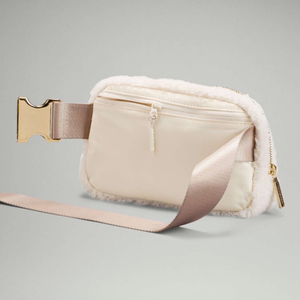 Lululemon Everywhere belt bag Sherpa fleece white ivory - Picture 3 of 8